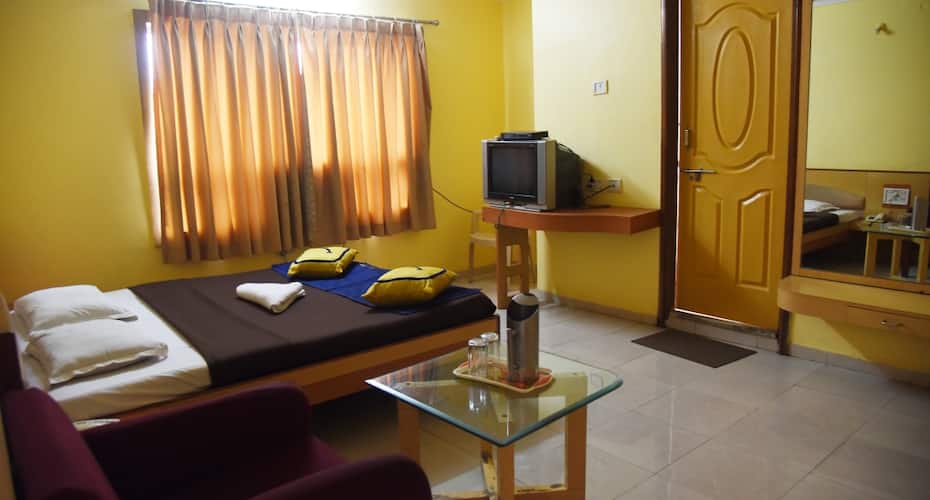 Hotel Varsha Inn by The Leaf, Aurangabad 5